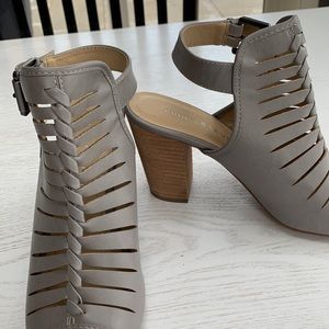 Chinese Laundry wedge